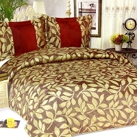 Комплект "Романтика" Покрывало стеганое и два декоративных чехла на подушки, цвет: бордовый, золотой артикул 6832a.
